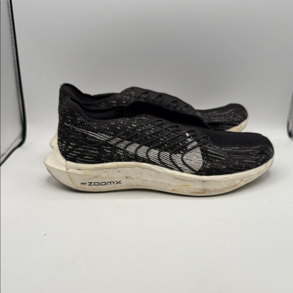 Nike Pegasus Next Nature Flyknit Men’s 11.5 Black and White clearance 49.00